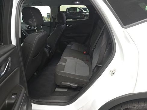 Used 2025 Chevrolet Blazer LT FWD image 11