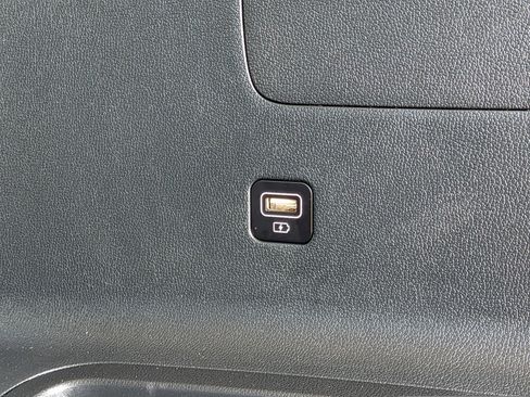 Used 2023 Kia Sorento SX image 16