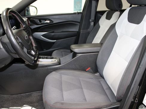 Used 2024 Chevrolet Trax RS w/ Driver Confidence Package FWD image 19