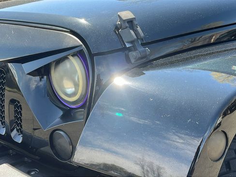 Used 2016 Jeep Wrangler Unlimited Sahara image 7