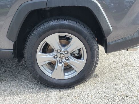 Used 2022 Toyota RAV4 XLE AWD/4WD image 5
