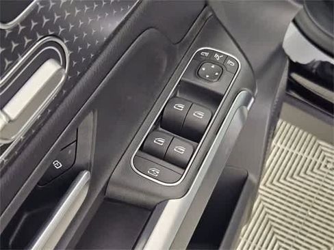 Used 2025 Mercedes-Benz GLB 250 GLB 250 image 17