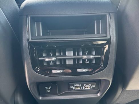 Used 2025 Jeep Grand Cherokee Altitude RWD image 22
