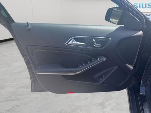 Used 2020 Mercedes-Benz GLA 250 4MATIC w/ Premium Package image 9