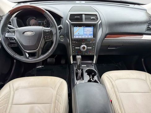 Used 2018 Ford Explorer Platinum AWD/4WD image 16