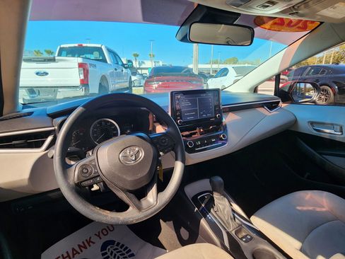 Used 2021 Toyota Corolla LE image 14