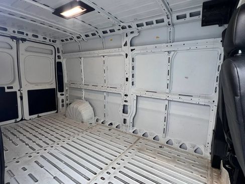 Used 2025 RAM ProMaster 2500 w/ Convenience Group FWD image 15