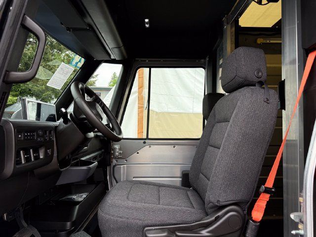 Used 2024 Chevrolet Brightdrop 400 w/ Commercial Equipment Package AWD/4WD image 8