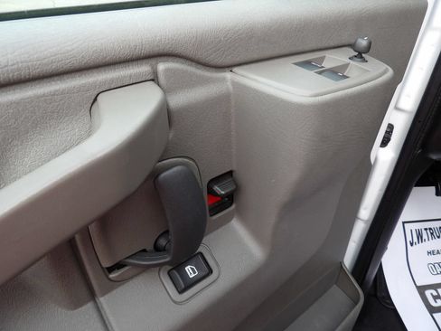 Used 2025 Chevrolet Express 3500 LS RWD image 15