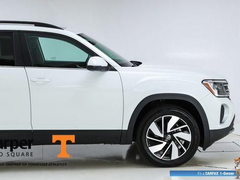 Used 2025 Volkswagen Atlas SE w/ Panoramic Sunroof Package image 12