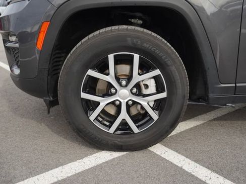 Used 2024 Jeep Grand Cherokee Limited image 10