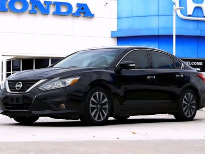 Used 2017 Nissan Altima 2.5 SL w/ Moonroof Package