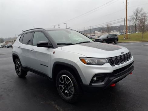 Used 2024 Jeep Compass Trailhawk w/ Sun and Sound Group AWD/4WD image 7