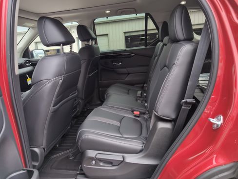 Certified 2025 Honda Pilot Touring image 20