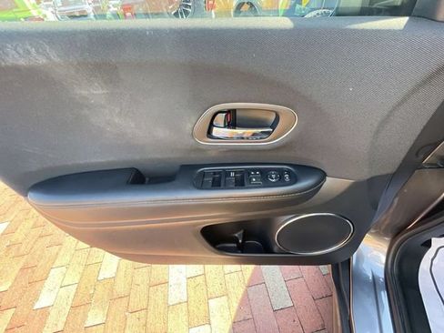 Used 2021 Honda HR-V EX image 10