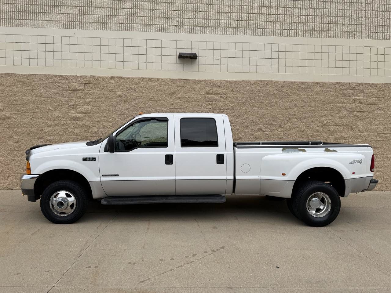 Used 2001 Ford F350 4x4 Crew Cab DRW Super Duty image 2