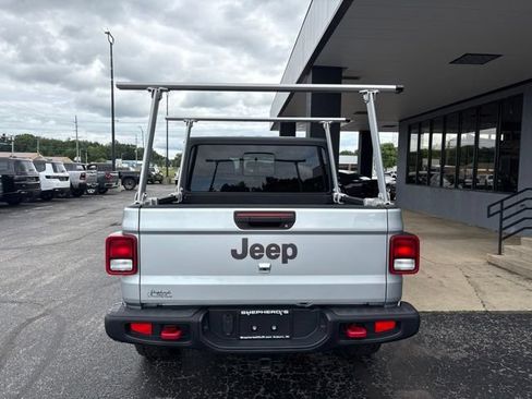 Used 2022 Jeep Gladiator Rubicon w/ Cold Weather Group AWD/4WD image 9