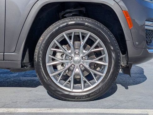 Used 2022 Jeep Grand Cherokee Summit w/ Luxury Tech Group V image 10