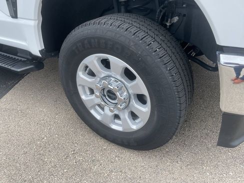 Used 2024 Ford F250 XLT image 3