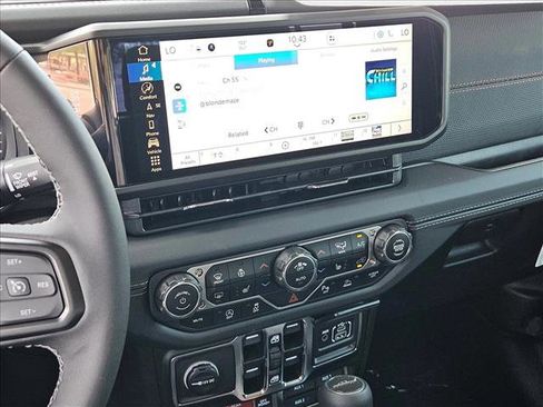 New 2025 Jeep Gladiator Rubicon image 11