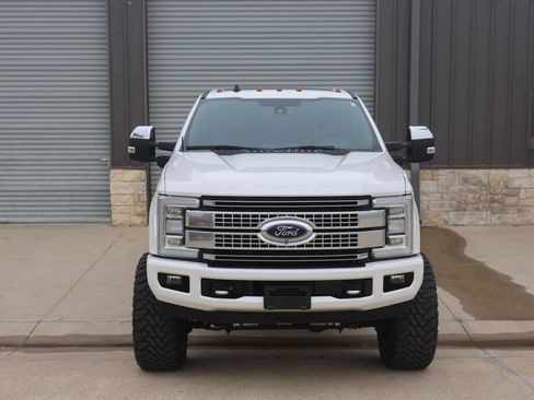 Used 2019 Ford F250 Platinum w/ Platinum Ultimate Package image 9
