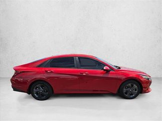 Used 2022 Hyundai Elantra SEL FWD video 4