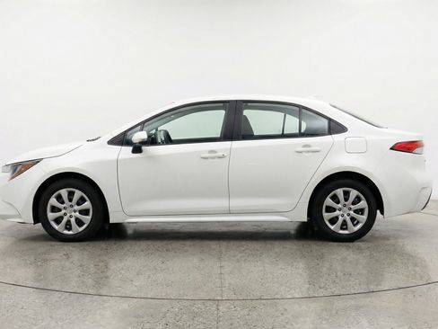 Used 2025 Toyota Corolla LE image 5