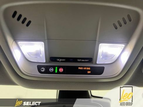 Used 2018 Chevrolet Volt Premier w/ Driver Confidence Package FWD image 24