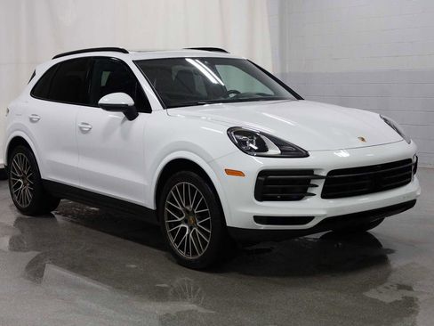 Certified 2023 Porsche Cayenne Platinum Edition image 13