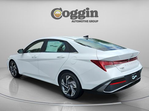 New 2026 Hyundai Elantra Limited FWD image 3