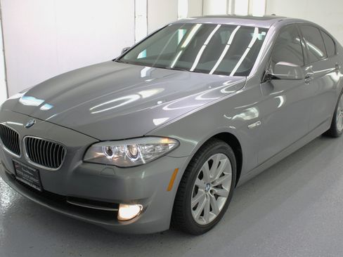 Used 2011 BMW 528i Sedan image 4