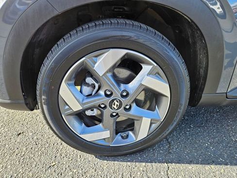 Used 2025 Hyundai Venue SEL FWD image 12