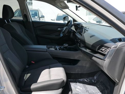 Used 2024 Nissan Rogue SV FWD image 26
