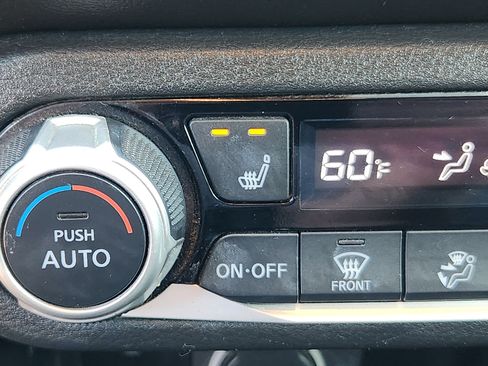 Used 2020 Nissan Kicks SR w/ SR Premium Package FWD image 14