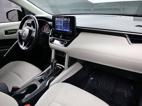 Used 2022 Toyota Corolla Cross LE FWD image 14