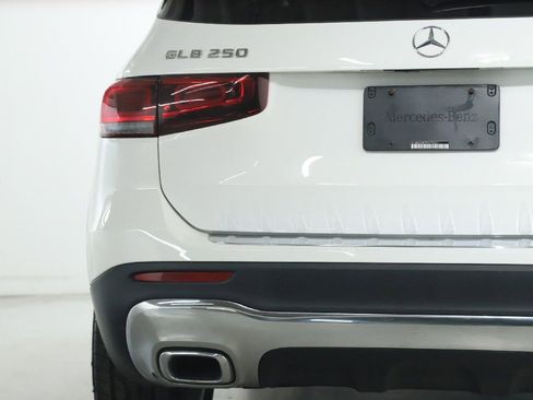 Used 2023 Mercedes-Benz GLB 250 GLB 250 image 44