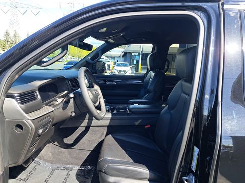 Used 2022 Jeep Wagoneer Series III AWD/4WD image 12