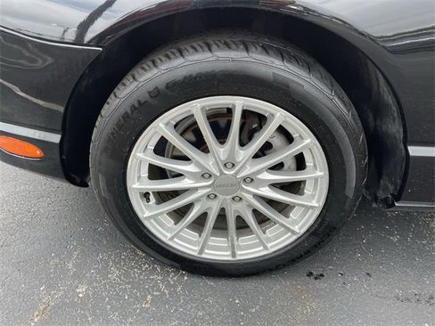 Used 2004 Ford Thunderbird image 10