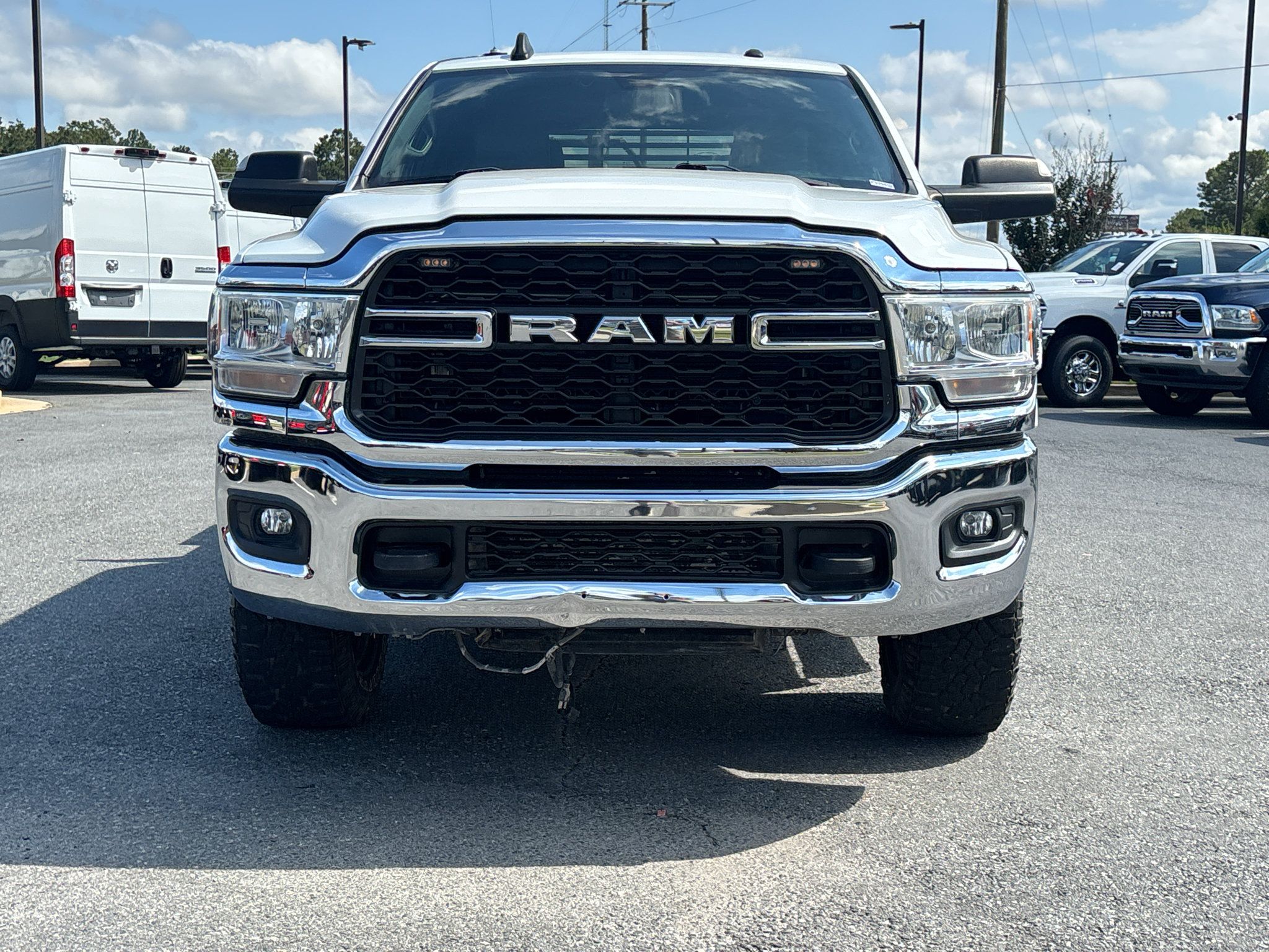 Used 2022 RAM 2500 Tradesman w/ Chrome Appearance Group AWD/4WD image 2