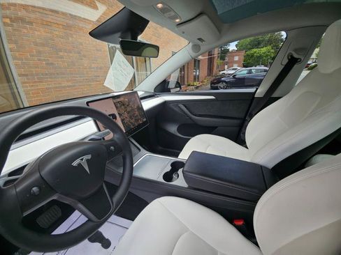 Used 2024 Tesla Model Y Long Range RWD image 37
