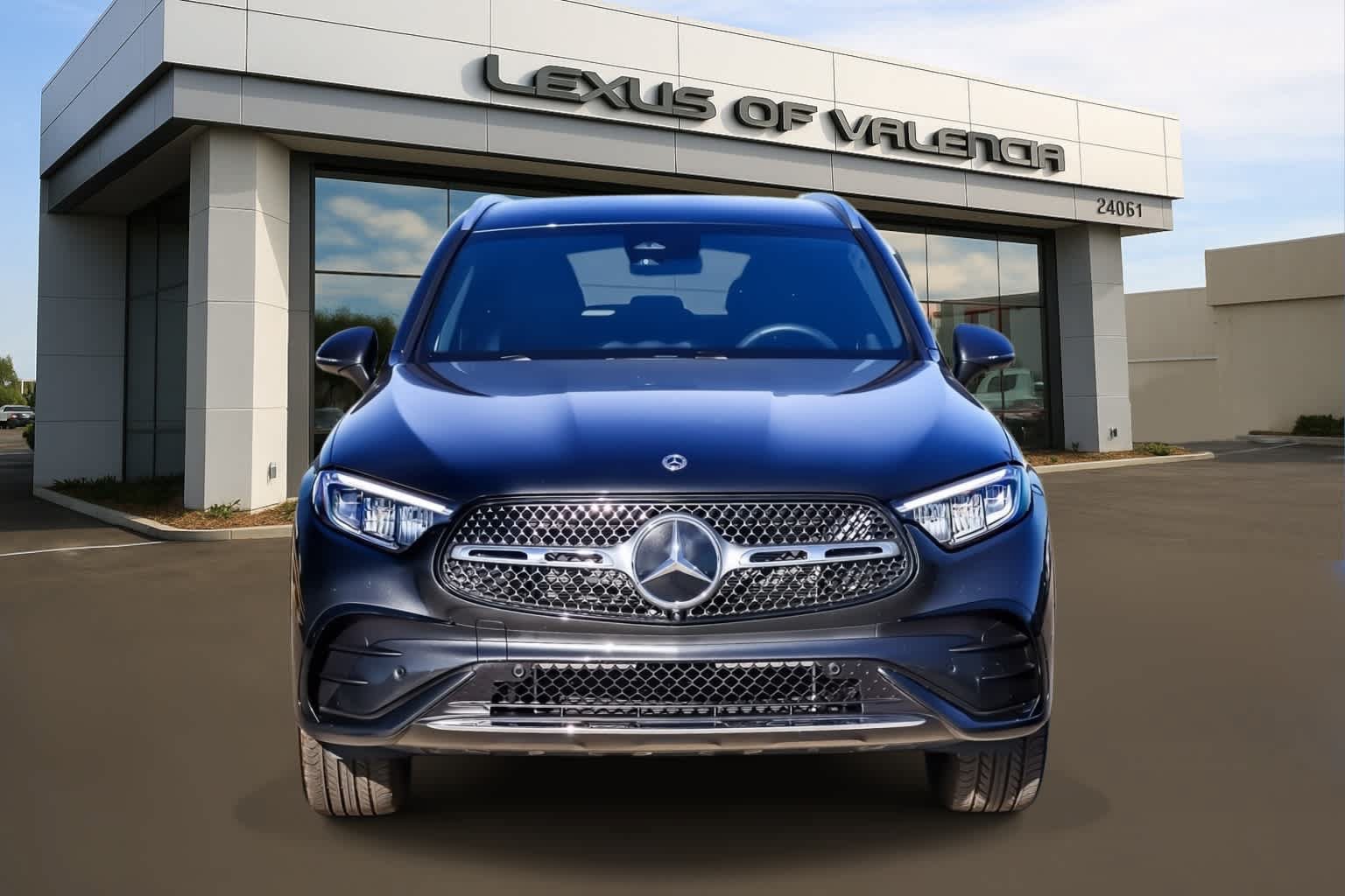 Used 2025 Mercedes-Benz GLC 350e 4MATIC image 6