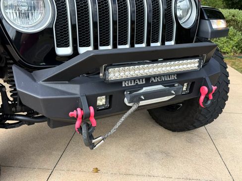 Used 2020 Jeep Wrangler Unlimited Sahara AWD/4WD image 3