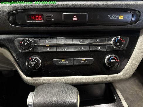 Used 2018 Kia Sedona L image 17