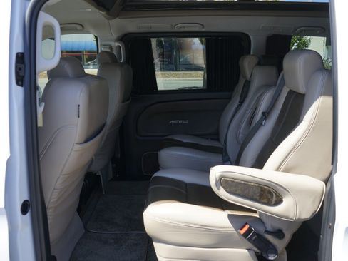 Used 2018 Mercedes-Benz Metris Passenger image 24