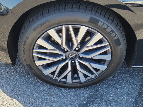 Used 2025 Nissan Altima 2.5 SV FWD image 7