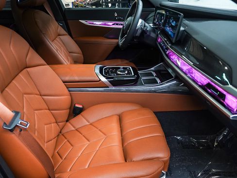 Used 2026 BMW 750e xDrive AWD/4WD image 19