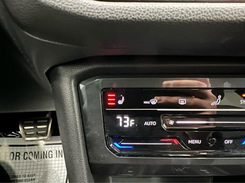 Used 2022 Volkswagen Tiguan SE R-Line image 3