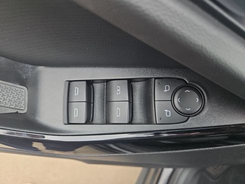 Used 2025 Chevrolet Equinox LT FWD image 23