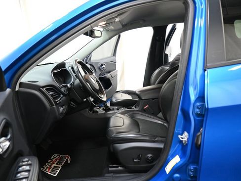 Used 2019 Jeep Cherokee Trailhawk w/ Comfort/Convenience Group AWD/4WD image 7