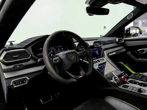 Used 2023 Lamborghini Urus Performante AWD/4WD image 7